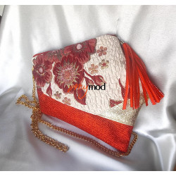 Pochette  rouge forme trapeze original